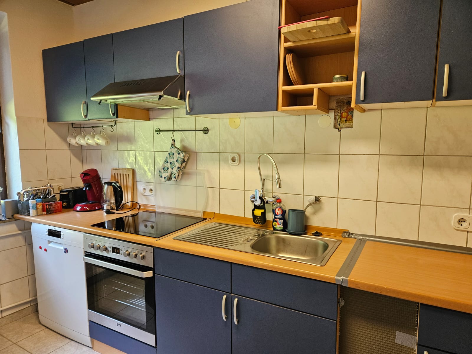Voll ausgestattete Küche